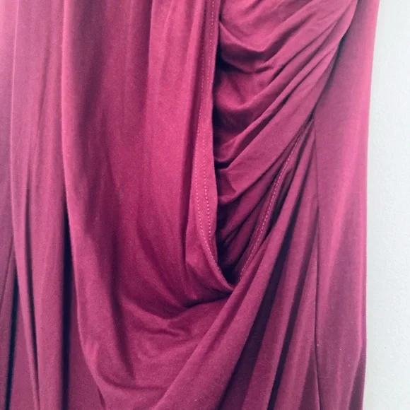 Elegant Burgundy Skirt - Picture 5 of 9